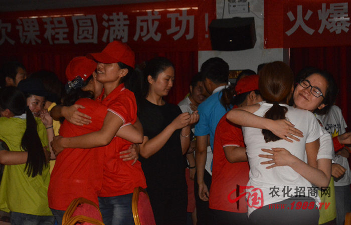     2015��6��20��-21�������ݻ𱬾W(w��ng)�j(lu��)�Ƽ����޹�˾�M��ȫ�w�T���M(j��n)����һ�Ρ��F(tu��n)�������Ӗ(x��n)��������������ͩ�ώ�����ώ������v�ώ������ڼ��l(f��)���˵ă�(n��i)�ڝ��������B(y��ng)�F(tu��n)ꠅf(xi��)ͬ����(zh��n)��������Խ�������ɾ�δ����