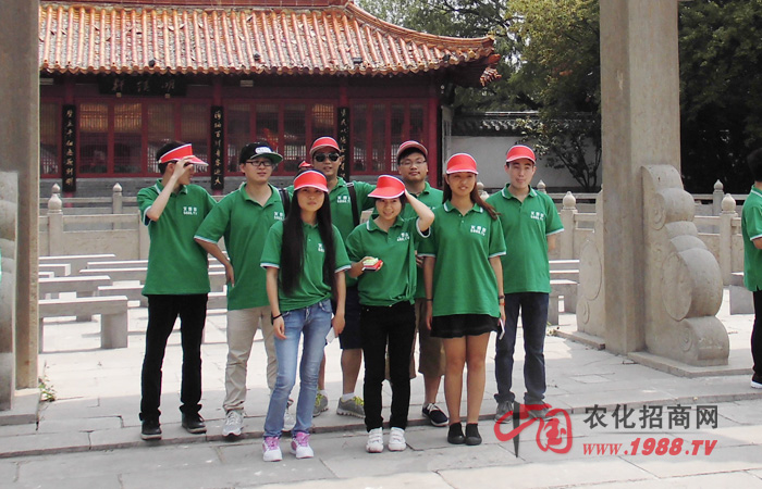 ̩ɽ֮�p��һ�[��ɽС