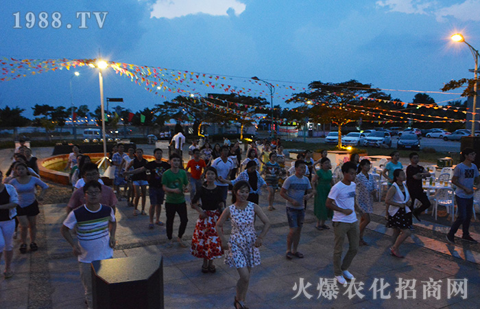 ����һ���e�ӵĺ���ʢ��