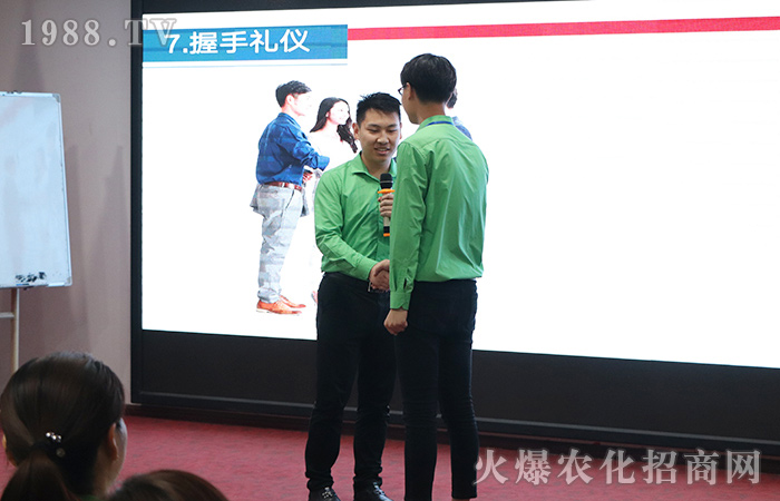 ׌�Y�x����ÿ��(g��)��(x��)��(ji��)�����݃�(y��u)���^(gu��)һ����