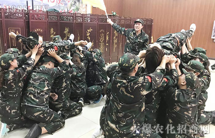 不拋棄，不放棄！艱苦奮斗，自力更生！