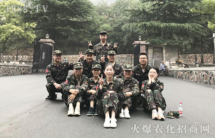 紅旗，共克時艱！精神之渠，永不斷流！