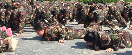 一人犯錯(cuò)全體受罰，這就是團(tuán)隊(duì)精神！