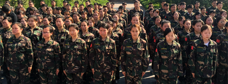 冬練三九，夏練三伏；火爆狼群，千錘百煉；