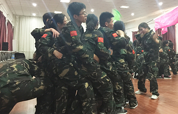 凝聚產(chǎn)生力量，團(tuán)結(jié)誕生希望！