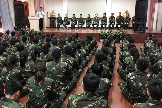 青春飛揚(yáng)，全力向上；沒(méi)有哪家公司因?yàn)閲?yán)格管理而倒閉！